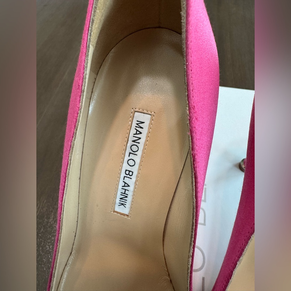 Manolo Blahnik Hangisi Crystal Buckle Pump - Picture 7 of 11